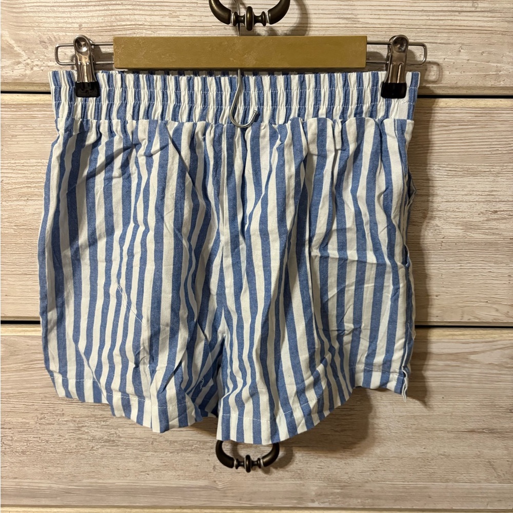 Shorts - Picture 6 of 7